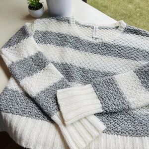 Aeropostale grey and white striped sweater size small!